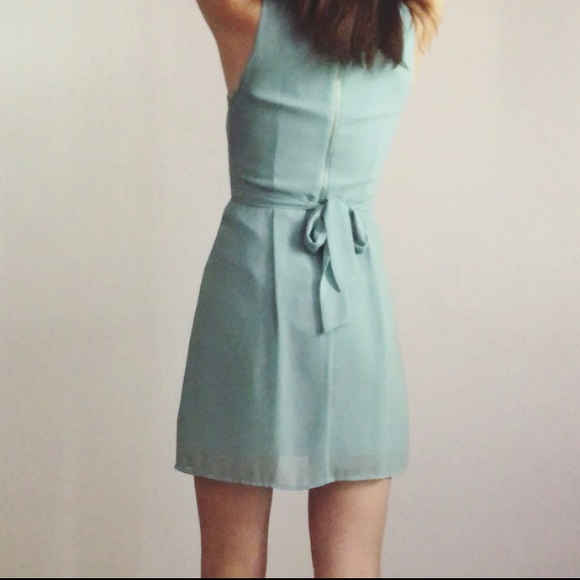 Mint green veil V neck dress - Picture 6 of 7